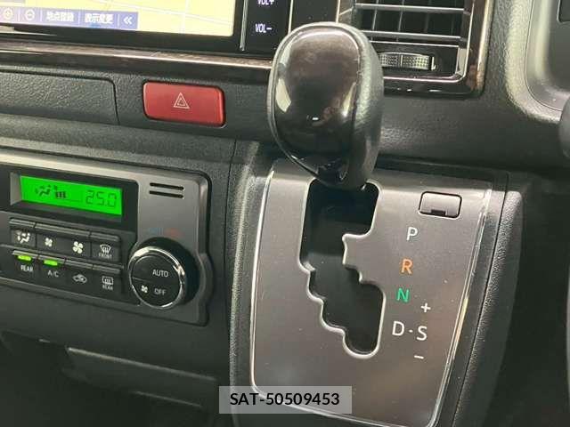 Toyota HIACE VAN 2022-11 8130443-8