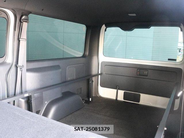 Toyota HIACE VAN 2022-01 8130438-9