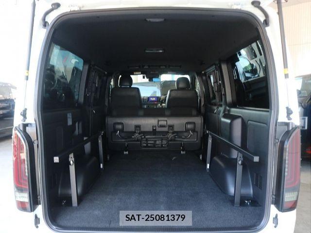 Toyota HIACE VAN 2022-01 8130438-12