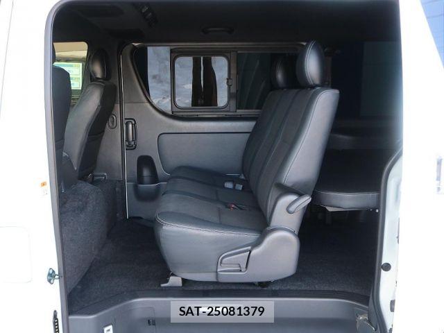 Toyota HIACE VAN 2022-01 8130438-7