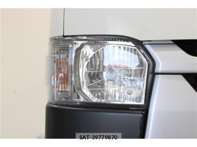 Toyota HIACE VAN 2022-06 8130446-17