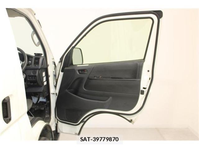 Toyota HIACE VAN 2022-06 8130446-29