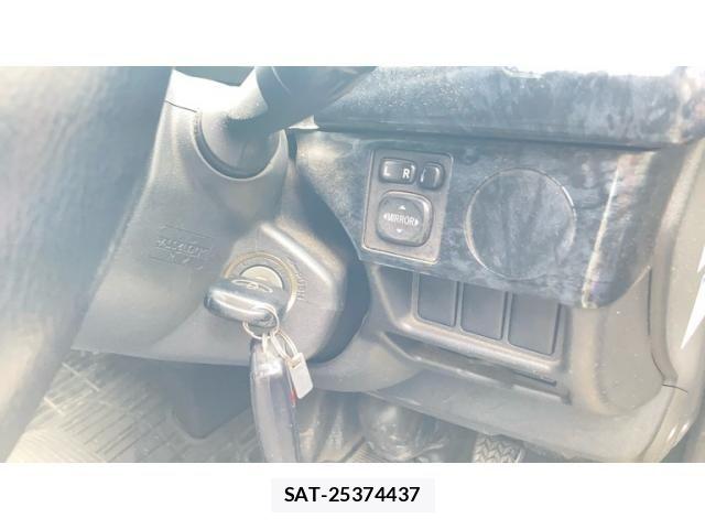 Toyota HIACE VAN 2018-07 8130447-12