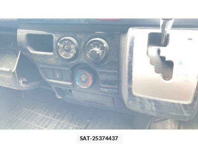 Toyota HIACE VAN 2018-07 8130447-15