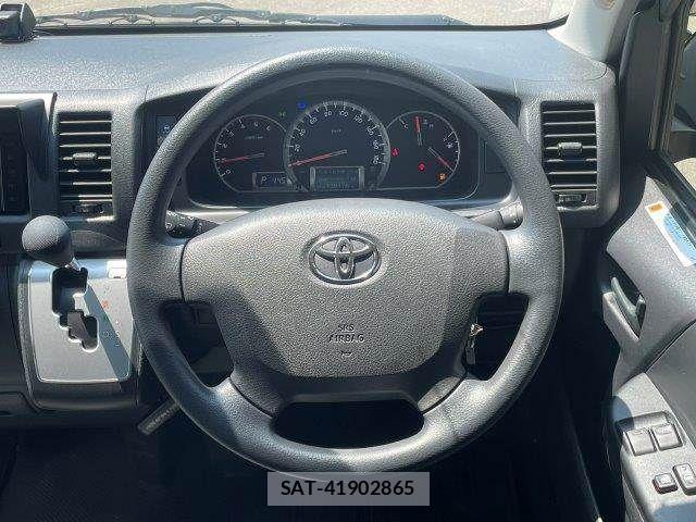 Toyota HIACE VAN 2020-06 8145885-11