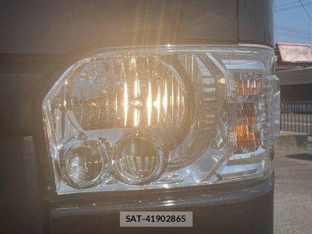 Toyota HIACE VAN 2020-06 8145885-12