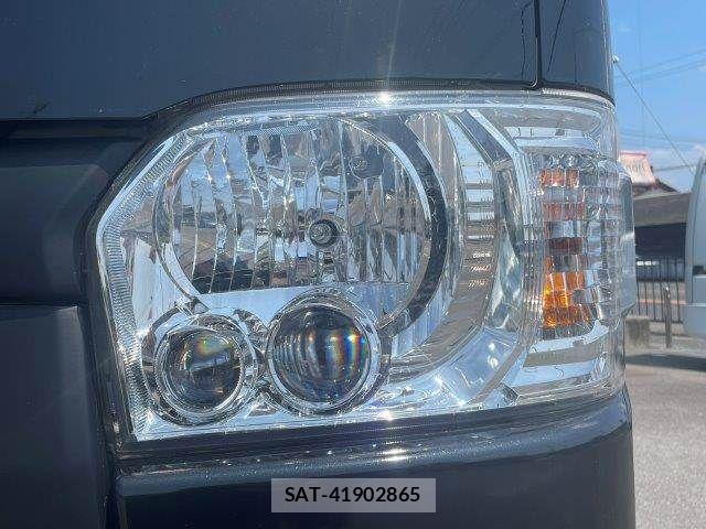 Toyota HIACE VAN 2020-06 8145885-21