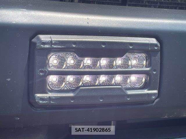 Toyota HIACE VAN 2020-06 8145885-23