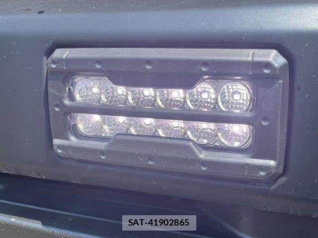 Toyota HIACE VAN 2020-06 8145885-24