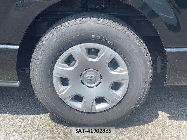 Toyota HIACE VAN 2020-06 8145885-28