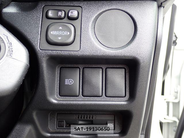 Toyota HIACE VAN 2021-06 8145883-14
