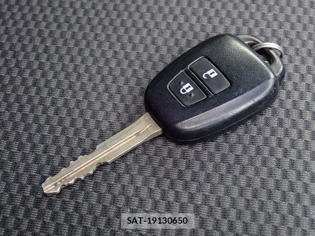 Toyota HIACE VAN 2021-06 8145883-17