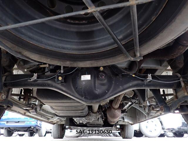 Toyota HIACE VAN 2021-06 8145883-28