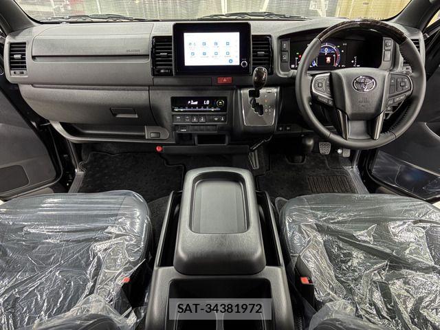 Toyota HIACE VAN 2026-07 8158533-1
