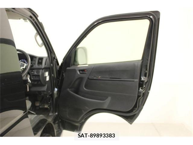 Toyota HIACE VAN 2023-08 8207791-28
