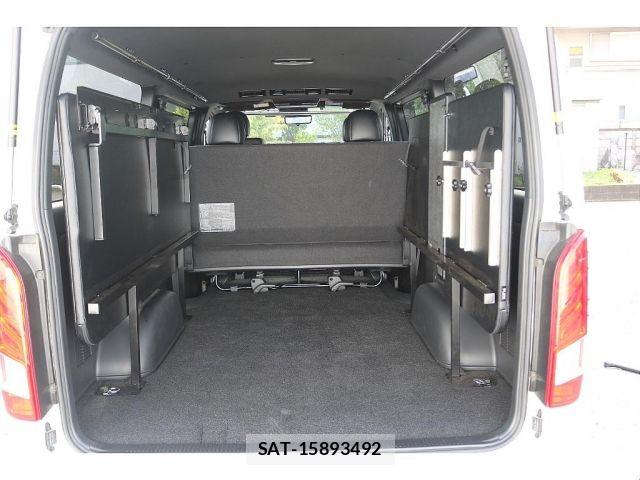 Toyota HIACE VAN 2024-01 8207785-17