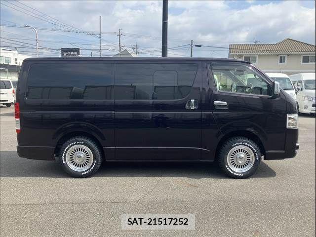 Toyota HIACE VAN 2020-09 8207789-12