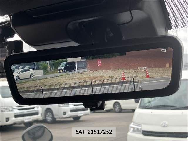 Toyota HIACE VAN 2020-09 8207789-16