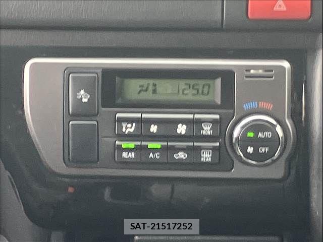 Toyota HIACE VAN 2020-09 8207789-17