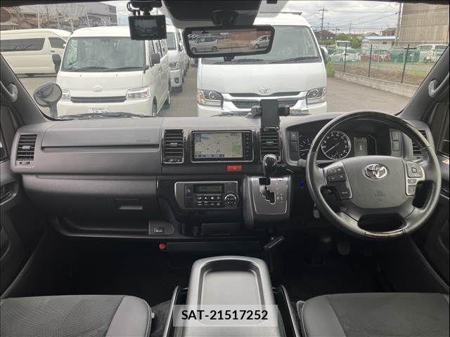 Toyota HIACE VAN 2020-09 8207789-3