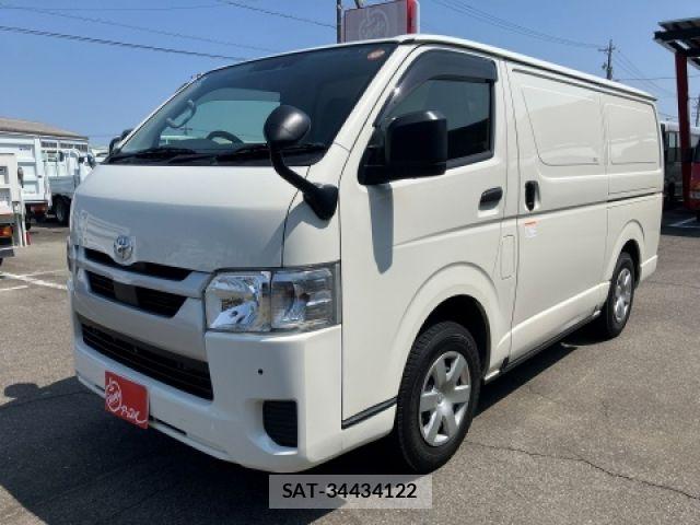 Toyota HIACE VAN 2022-08 8207782-0