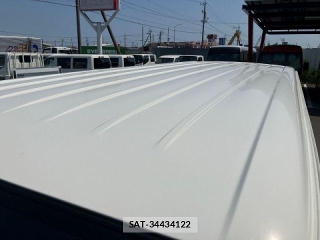 Toyota HIACE VAN 2022-08 8207782-15