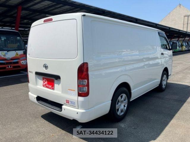 Toyota HIACE VAN 2022-08 8207782-1