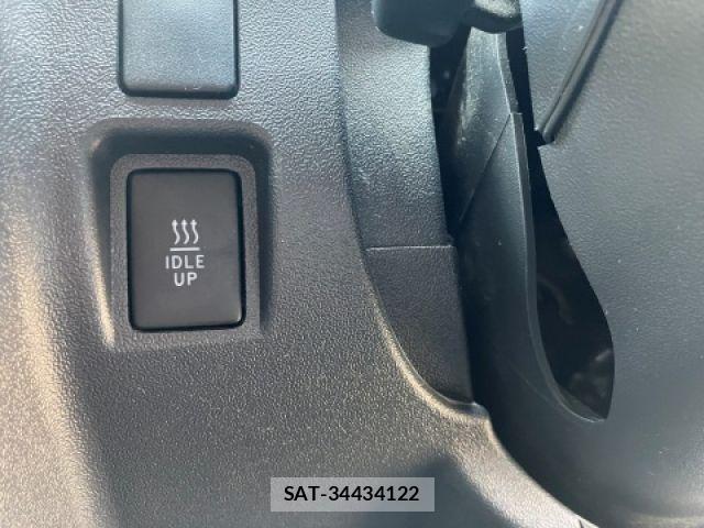 Toyota HIACE VAN 2022-08 8207782-23