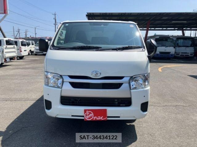 Toyota HIACE VAN 2022-08 8207782-2
