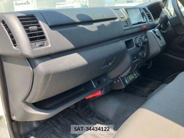 Toyota HIACE VAN 2022-08 8207782-29