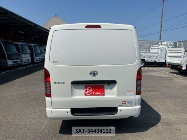 Toyota HIACE VAN 2022-08 8207782-3
