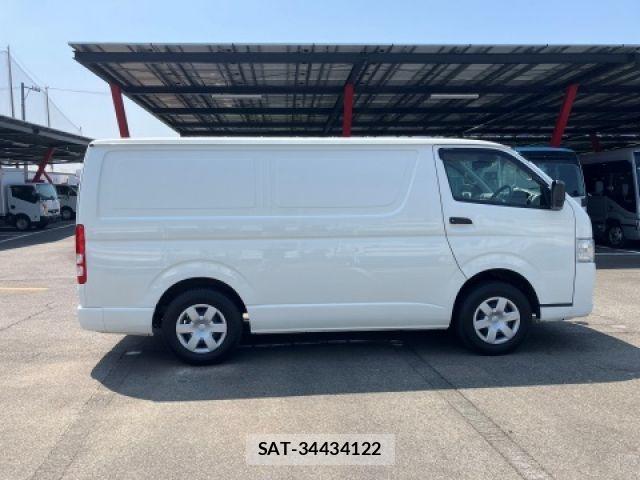 Toyota HIACE VAN 2022-08 8207782-5