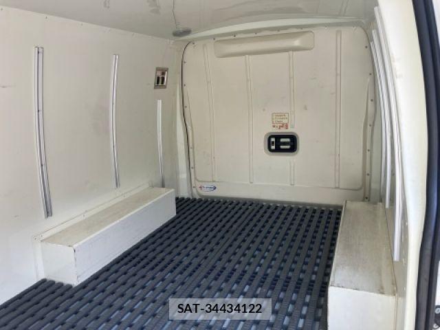 Toyota HIACE VAN 2022-08 8207782-7