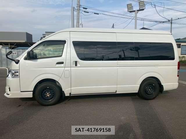 Toyota HIACE VAN 2026-04 8207781-17