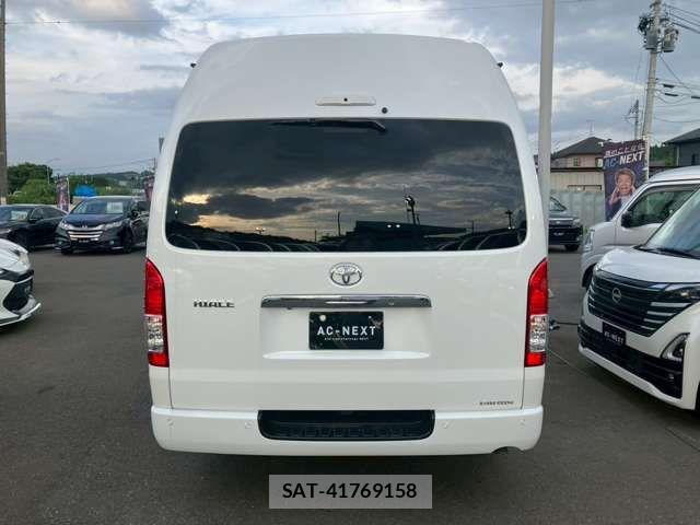 Toyota HIACE VAN 2026-04 8207781-18