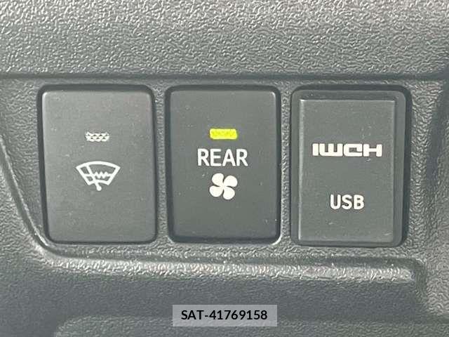 Toyota HIACE VAN 2026-04 8207781-3
