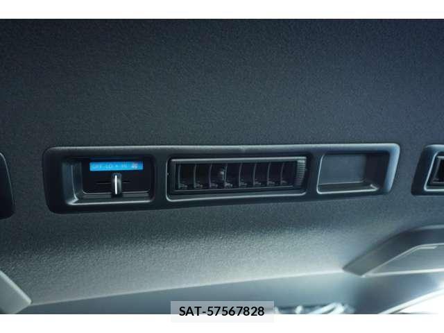 Toyota HIACE VAN 2026-07 8207784-21