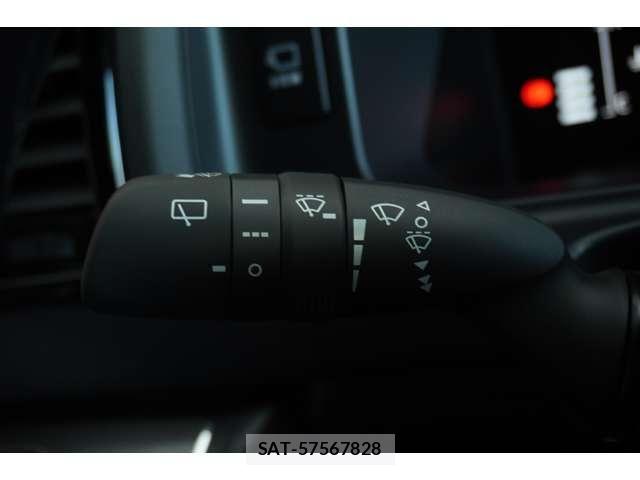 Toyota HIACE VAN 2026-07 8207784-22