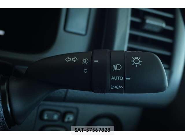 Toyota HIACE VAN 2026-07 8207784-23