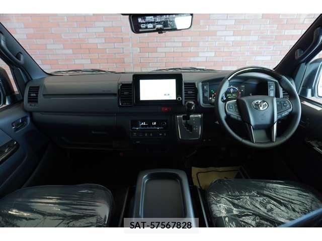 Toyota HIACE VAN 2026-07 8207784-4