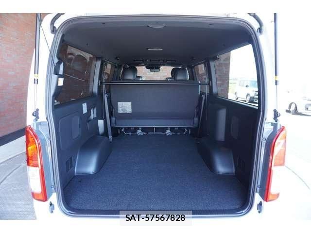 Toyota HIACE VAN 2026-07 8207784-8