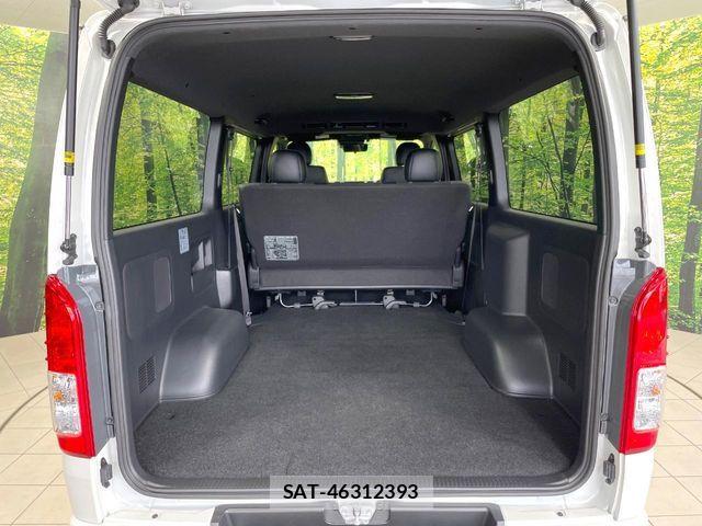 Toyota HIACE VAN 2026-04 8207788-9