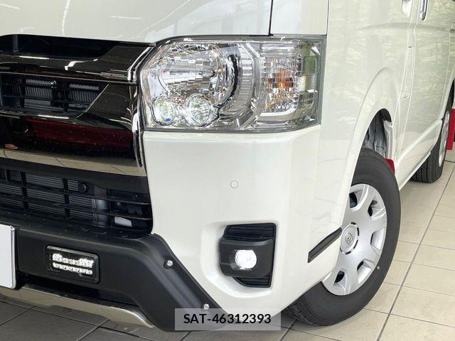 Toyota HIACE VAN 2026-04 8207788-11