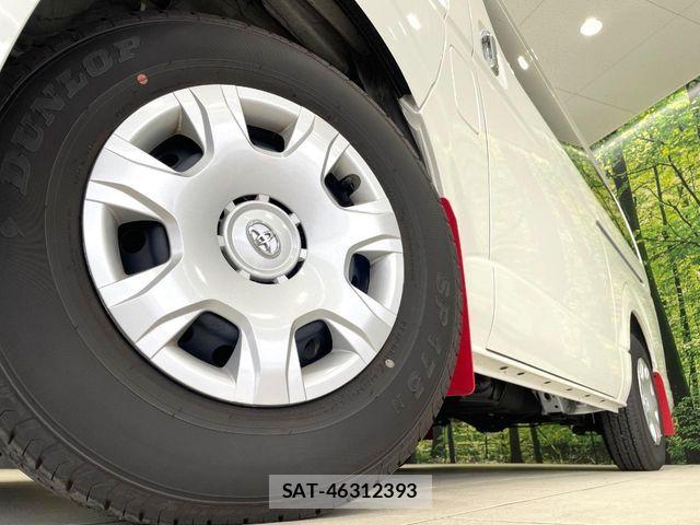 Toyota HIACE VAN 2026-04 8207788-12