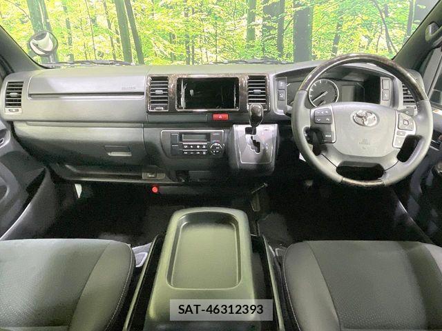 Toyota HIACE VAN 2026-04 8207788-1