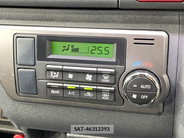 Toyota HIACE VAN 2026-04 8207788-5