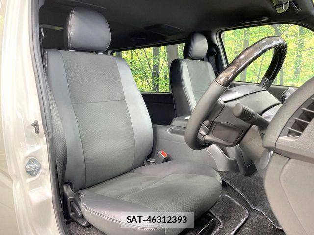 Toyota HIACE VAN 2026-04 8207788-7