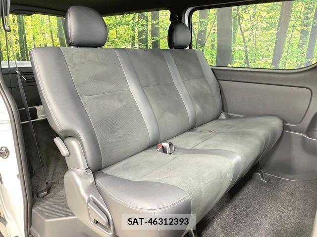 Toyota HIACE VAN 2026-04 8207788-8