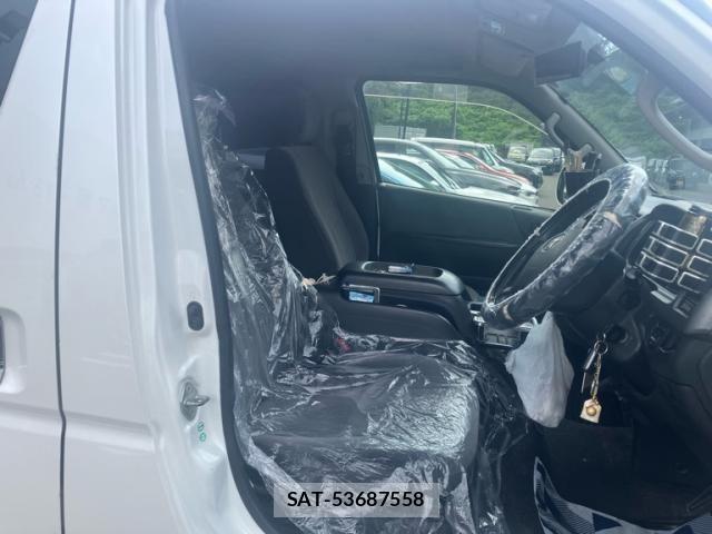 Toyota HIACE VAN 2012-09 8207798-12