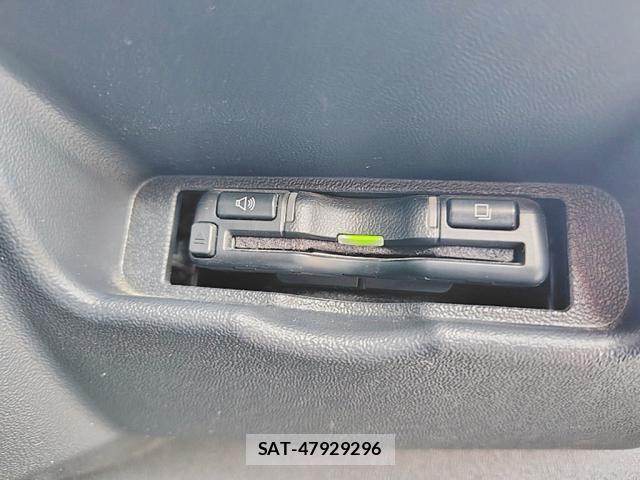Toyota HIACE VAN 2019-08 8207792-20